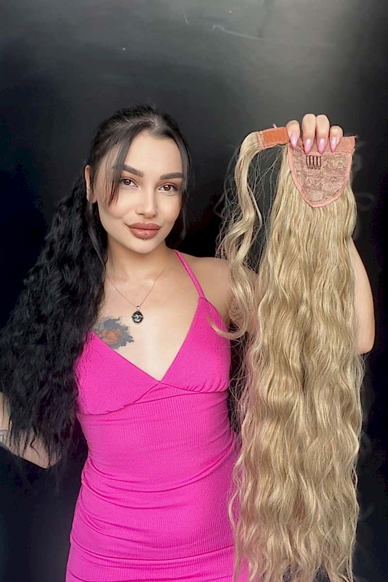 Afro Dalgalı Tak çık At kuyruğu uzun-Doğal görünümlü Sarı ışıltılı