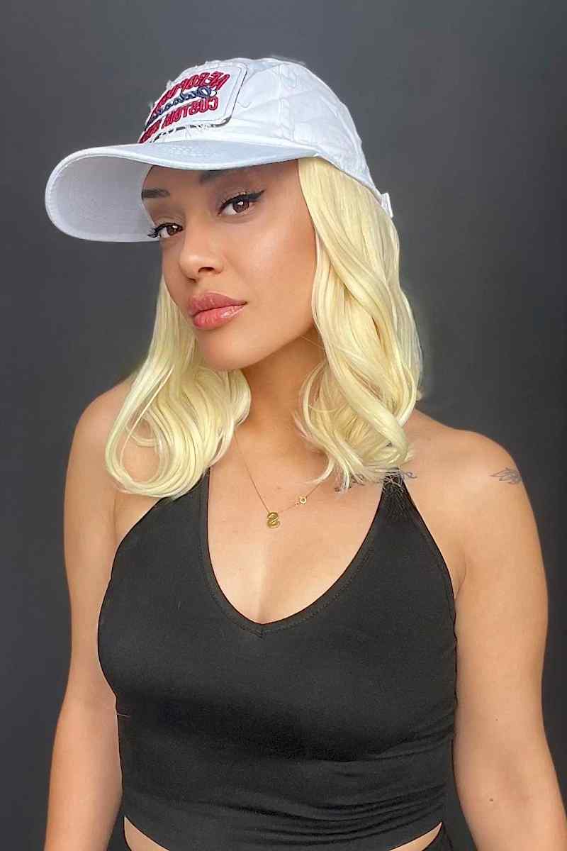 Şapkalı çıtçıt yarımay saç-Şapka içerisine saçlar dikilmiştir ve çok kullanışlıdır